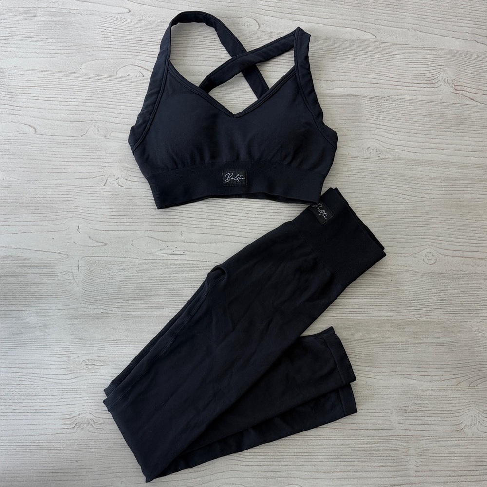 Bo and Tee Black Workout Set